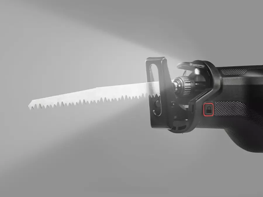 Акумуляторна універсальна пилка EINHELL TP-AP 18/32 Li BL - використовується окремо з увімкненим світлодіодним підсвічуванням для кращої видимості.