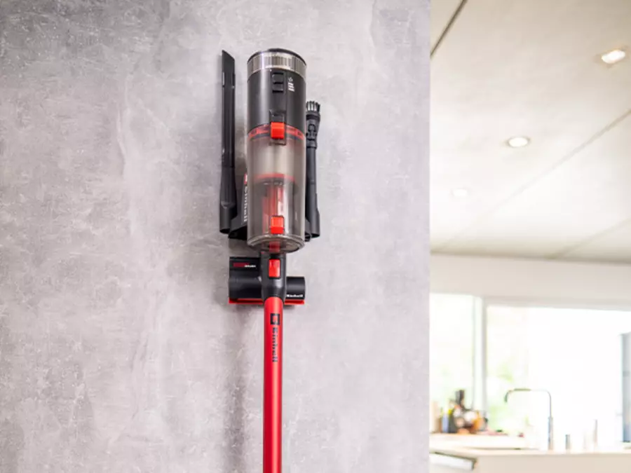 Пилосос EINHELL TE-SV 18/270 Li BL-SOLO компактно висить на настінному кріпленні.