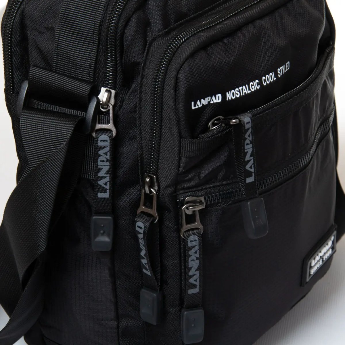 ФОТО КАРТИНКИ ЗОБРАЖЕННЯ Тканинна чоловіча сумка на плече LANPAD чорна LAN8651 black РОЗДРІБ ОПТ ГУРТ ГУРТОМ ОПТОМ! З ЄВРОПИ! ЯКІСТЬ! Купити Львів Характеристики Ціна Оплата Доставка "БОГОДАР" ІНТЕРНЕТ-МАГАЗИН Огляд Рейтинг Порівняння Як вибрати Якісний