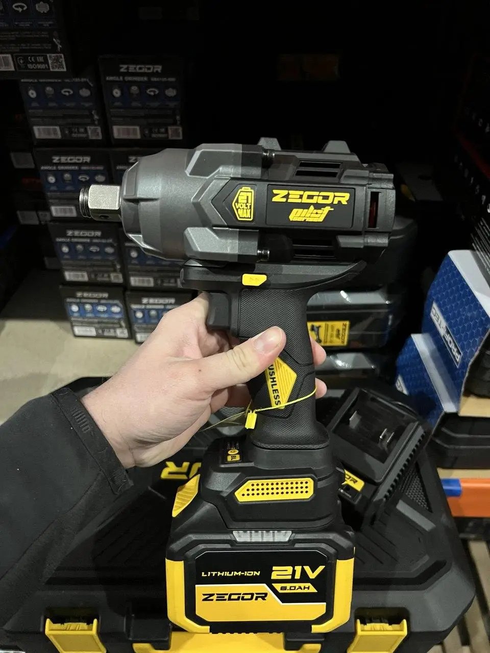 ФОТО КАРТИНКИ ЗОБРАЖЕННЯ Гайковерт ударний акумуляторний ZEGOR SDPP-21BL-1100 (акум 21V 6.0Ah 1шт і зарядка) РОЗДРІБ ОПТ ГУРТ ГУРТОМ ОПТОМ! З ЄВРОПИ! ЯКІСТЬ! Купити Львів Характеристики Ціна Оплата Доставка "БОГОДАР" ІНТЕРНЕТ-МАГАЗИН Огляд Рейтинг Порівняння Як вибрати Якісний