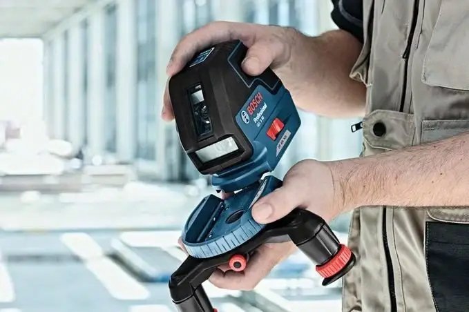 ФОТО КАРТИНКИ ЗОБРАЖЕННЯ Професійний лазерний нівелір BOSCH GLL 3-50 + BM1 + L-BOXX (0601063802) : 4 батареї 1,5 В LR6, вага 0.94 кг, кейс РОЗДРІБ ОПТ ГУРТ ГУРТОМ ОПТОМ! З ЄВРОПИ! ЯКІСТЬ! Купити Львів Характеристики Ціна Оплата Доставка "БОГОДАР" ІНТЕРНЕТ-МАГАЗИН Огляд Рейтинг Порівняння Як вибрати Якісний