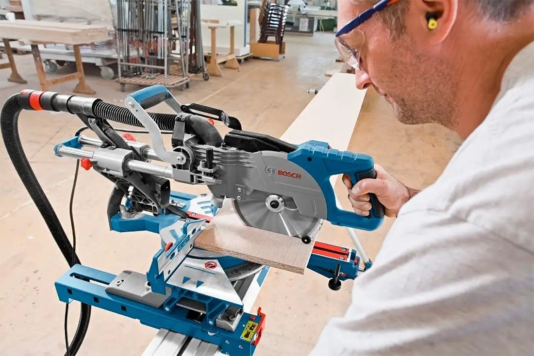 ФОТО КАРТИНКИ ЗОБРАЖЕННЯ Торцювальна пила BOSCH PROFESSIONAL GCM 800 SJ : 1,4 кВт, 5500 об/хв. глибина/довжина різу 70/270 мм, диск 210-216 мм РОЗДРІБ ОПТ ГУРТ ГУРТОМ ОПТОМ! З ЄВРОПИ! ЯКІСТЬ! Купити Львів Характеристики Ціна Оплата Доставка "БОГОДАР" ІНТЕРНЕТ-МАГАЗИН Огляд Рейтинг Порівняння Як вибрати Якісний