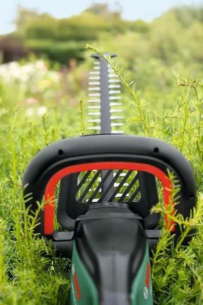 ФОТО КАРТИНКИ ЗОБРАЖЕННЯ Електричний кущоріз BOSCH UniversalHedgeCut 60 : 480 Вт, шина 600 мм (06008C0703) РОЗДРІБ ОПТ ГУРТ ГУРТОМ ОПТОМ! З ЄВРОПИ! ЯКІСТЬ! Купити Львів Характеристики Ціна Оплата Доставка "БОГОДАР" ІНТЕРНЕТ-МАГАЗИН Огляд Рейтинг Порівняння Як вибрати Якісний