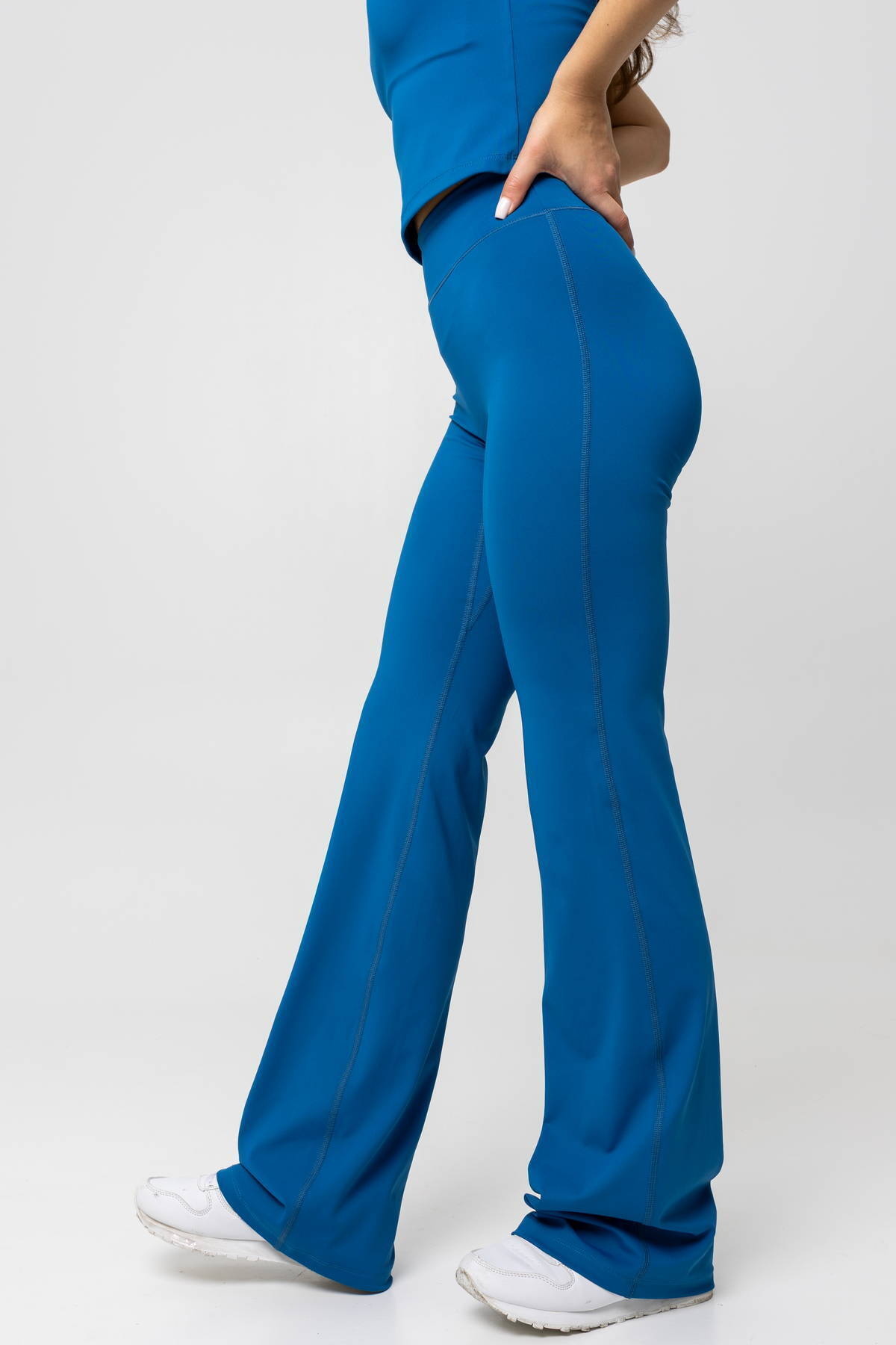 ФОТО КАРТИНКИ ЗОБРАЖЕННЯ Жіночі спортивні легінси-кльош Push-Up TOTALFIT E18-I38-L L Синій РОЗДРІБ ОПТ ГУРТ ГУРТОМ ОПТОМ! З ЄВРОПИ! ЯКІСТЬ! Купити Львів Характеристики Ціна Оплата Доставка "БОГОДАР" ІНТЕРНЕТ-МАГАЗИН Огляд Рейтинг Порівняння Як вибрати Якісний