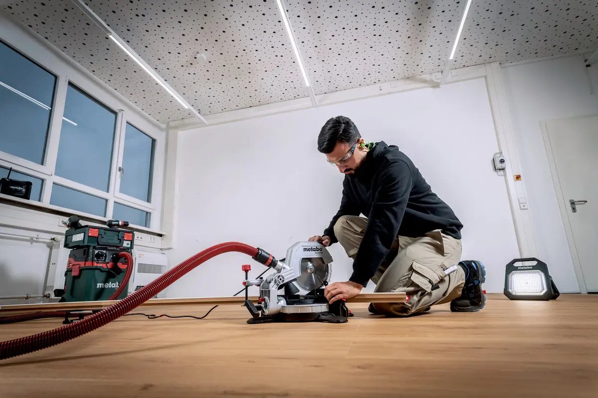 ФОТО КАРТИНКИ ЗОБРАЖЕННЯ Професійна торцювальна пила METABO KS 216 M NEW : 1350 Вт, диск 216 x 30 мм 610216000 РОЗДРІБ ОПТ ГУРТ ГУРТОМ ОПТОМ! З ЄВРОПИ! ЯКІСТЬ! Купити Львів Характеристики Ціна Оплата Доставка "БОГОДАР" ІНТЕРНЕТ-МАГАЗИН Огляд Рейтинг Порівняння Як вибрати Якісний