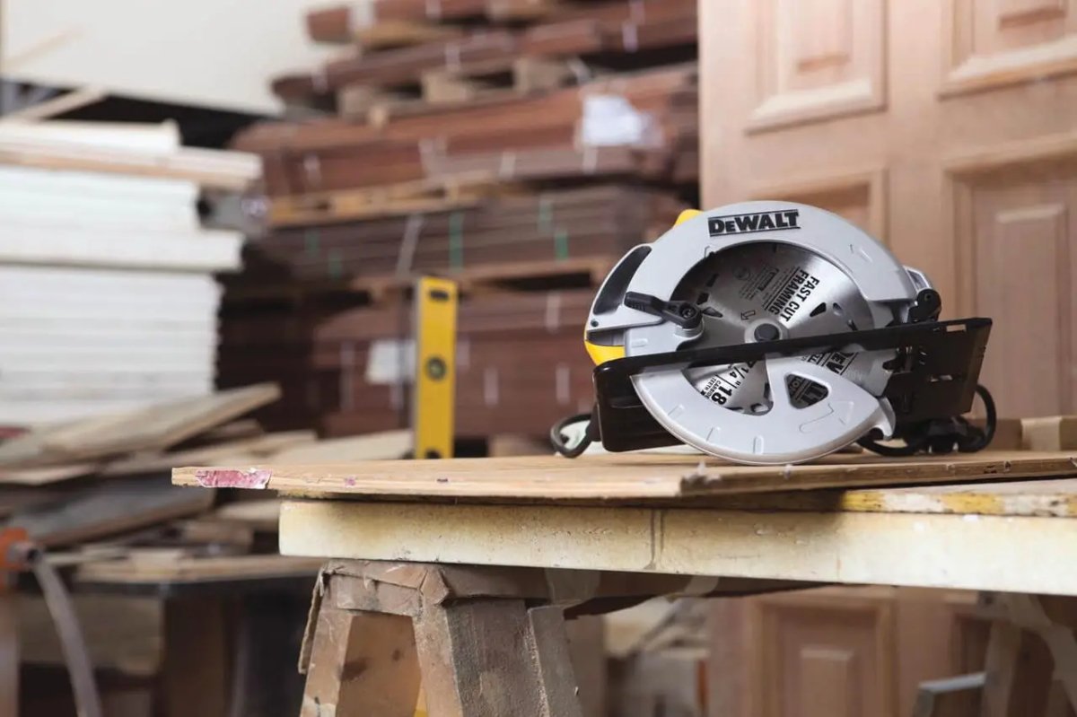ФОТО КАРТИНКИ ЗОБРАЖЕННЯ Пила дискова мережева DEWALT DWE560 РОЗДРІБ ОПТ ГУРТ ГУРТОМ ОПТОМ! З ЄВРОПИ! ЯКІСТЬ! Купити Львів Характеристики Ціна Оплата Доставка "БОГОДАР" ІНТЕРНЕТ-МАГАЗИН Огляд Рейтинг Порівняння Як вибрати Якісний