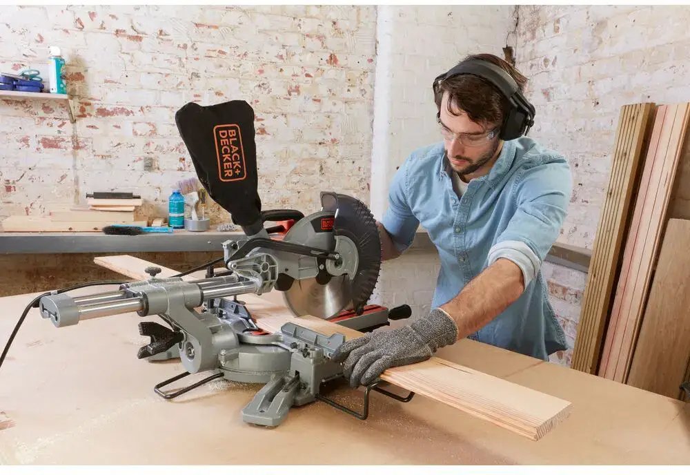 ФОТО КАРТИНКИ ЗОБРАЖЕННЯ Професійна пила торцювальна мережева BLACK+DECKER BES710 : 2100 Вт, диск 254х30 мм, 5200 об/хв РОЗДРІБ ОПТ ГУРТ ГУРТОМ ОПТОМ! З ЄВРОПИ! ЯКІСТЬ! Купити Львів Характеристики Ціна Оплата Доставка "БОГОДАР" ІНТЕРНЕТ-МАГАЗИН Огляд Рейтинг Порівняння Як вибрати Якісний