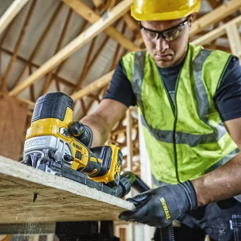 ФОТО КАРТИНКИ ЗОБРАЖЕННЯ Пила лобзикова акумуляторна безщіткова DEWALT DCS335N (без акума і зарядки) : 18B, 135мм глибини РОЗДРІБ ОПТ ГУРТ ГУРТОМ ОПТОМ! З ЄВРОПИ! ЯКІСТЬ! Купити Львів Характеристики Ціна Оплата Доставка "БОГОДАР" ІНТЕРНЕТ-МАГАЗИН Огляд Рейтинг Порівняння Як вибрати Якісний