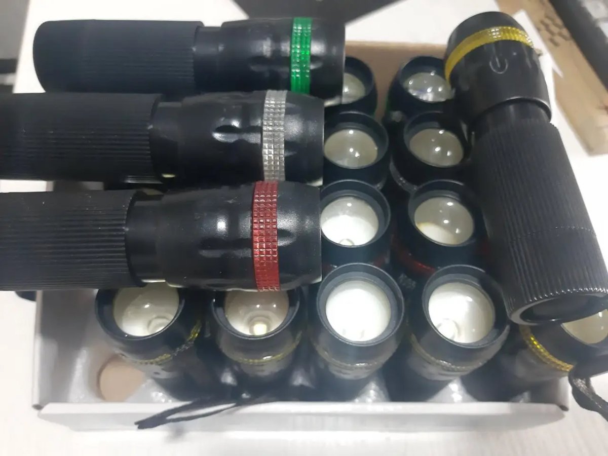 ФОТО КАРТИНКИ ЗОБРАЖЕННЯ Ліхтар ручний 901 /3хAAA/1 LED РОЗДРІБ ОПТ ГУРТ ГУРТОМ ОПТОМ! З ЄВРОПИ! ЯКІСТЬ! Купити Львів Характеристики Ціна Оплата Доставка "БОГОДАР" ІНТЕРНЕТ-МАГАЗИН Огляд Рейтинг Порівняння Як вибрати Якісний