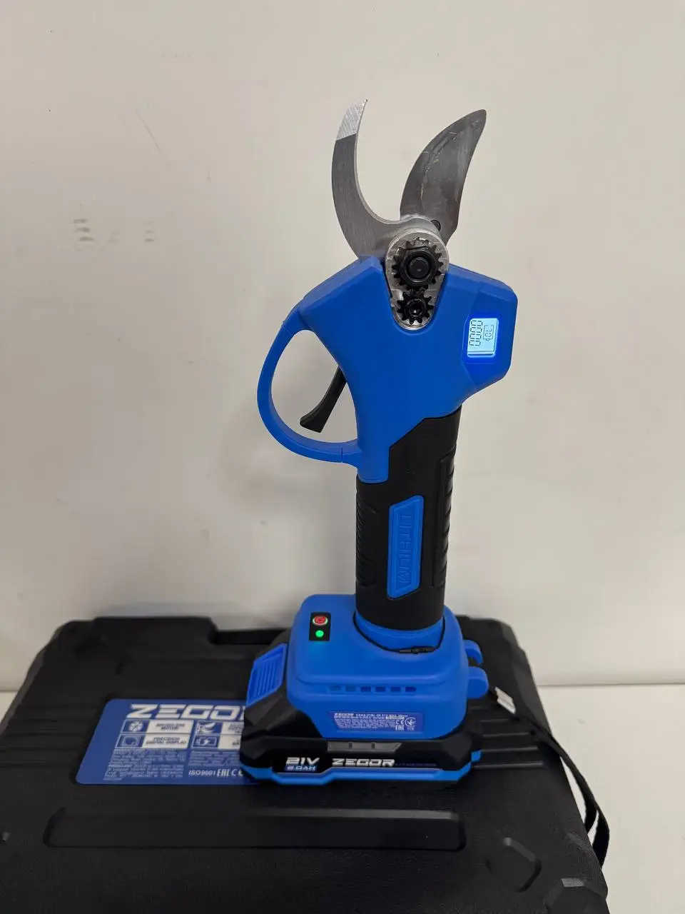 ФОТО КАРТИНКИ ЗОБРАЖЕННЯ Потужний секатор акумуляторний ZEGOR ESAX-21BL-28 (1акум.21В 2Аг/зарядний) РОЗДРІБ ОПТ ГУРТ ГУРТОМ ОПТОМ! З ЄВРОПИ! ЯКІСТЬ! Купити Львів Характеристики Ціна Оплата Доставка "БОГОДАР" ІНТЕРНЕТ-МАГАЗИН Огляд Рейтинг Порівняння Як вибрати Якісний