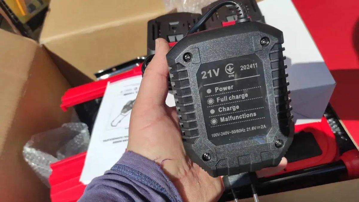 ФОТО КАРТИНКИ ЗОБРАЖЕННЯ Потужна акумуляторна газонокосарка EDON LM-42/1000 BL : з АКБ 2-шт-21V 4.0 Ah + ЗП (LM-42/1000 BL) РОЗДРІБ ОПТ ГУРТ ГУРТОМ ОПТОМ! З ЄВРОПИ! ЯКІСТЬ! Купити Львів Характеристики Ціна Оплата Доставка "БОГОДАР" ІНТЕРНЕТ-МАГАЗИН Огляд Рейтинг Порівняння Як вибрати Якісний