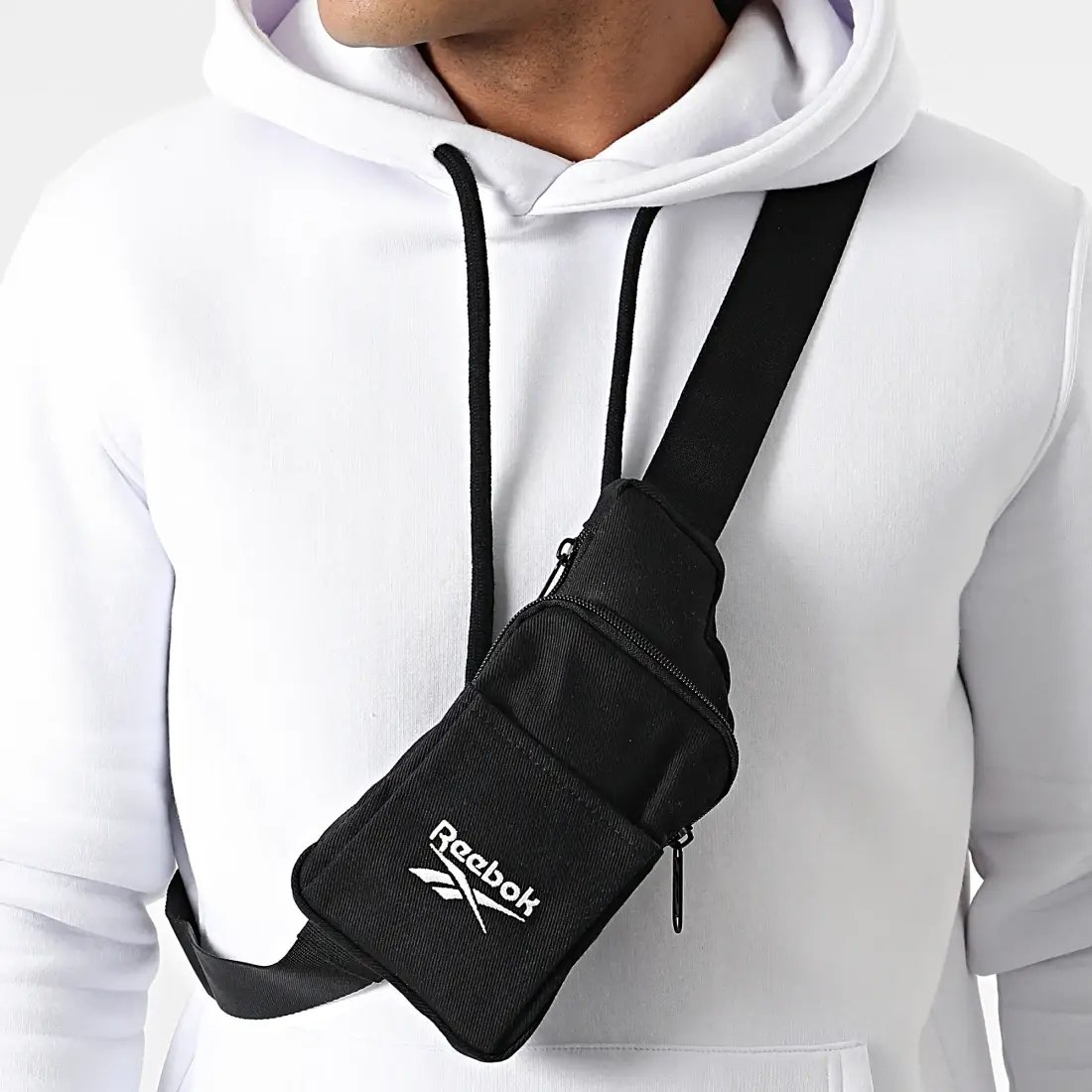 ФОТО КАРТИНКИ ЗОБРАЖЕННЯ Коттонова нагрудна сумка, слінг Reebok Classic Foundation чорна SH36535 black РОЗДРІБ ОПТ ГУРТ ГУРТОМ ОПТОМ! З ЄВРОПИ! ЯКІСТЬ! Купити Львів Характеристики Ціна Оплата Доставка "БОГОДАР" ІНТЕРНЕТ-МАГАЗИН Огляд Рейтинг Порівняння Як вибрати Якісний