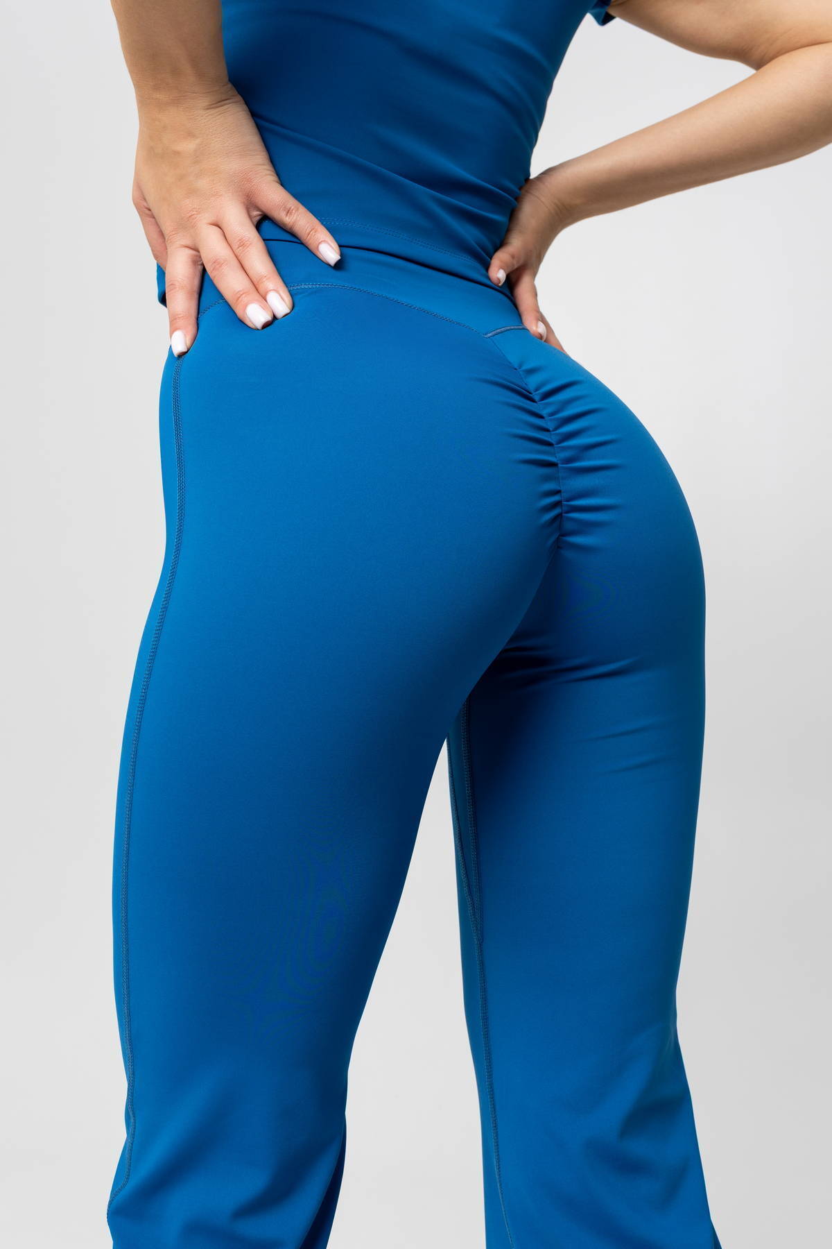 ФОТО КАРТИНКИ ЗОБРАЖЕННЯ Жіночі спортивні легінси-кльош Push-Up TOTALFIT E18-I38-L L Синій РОЗДРІБ ОПТ ГУРТ ГУРТОМ ОПТОМ! З ЄВРОПИ! ЯКІСТЬ! Купити Львів Характеристики Ціна Оплата Доставка "БОГОДАР" ІНТЕРНЕТ-МАГАЗИН Огляд Рейтинг Порівняння Як вибрати Якісний