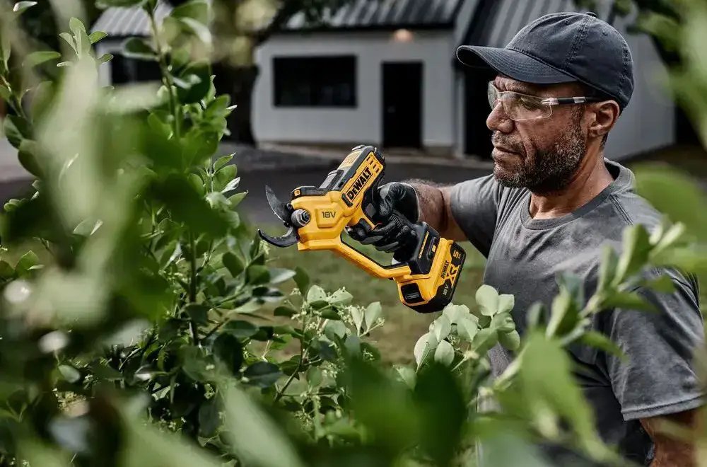 ФОТО КАРТИНКИ ЗОБРАЖЕННЯ Професійний акумуляторний секатор (ножиці) DEWALT DCMPP568N : без АКБ, діаметр різу 38 мм (DCMPP568N) РОЗДРІБ ОПТ ГУРТ ГУРТОМ ОПТОМ! З ЄВРОПИ! ЯКІСТЬ! Купити Львів Характеристики Ціна Оплата Доставка "БОГОДАР" ІНТЕРНЕТ-МАГАЗИН Огляд Рейтинг Порівняння Як вибрати Якісний