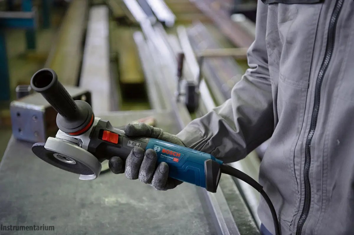 ФОТО КАРТИНКИ ЗОБРАЖЕННЯ Професійна болгарка BOSCH  GWS 17-125 S : 1700 Вт, диск 125мм, з регулюванням обертів РОЗДРІБ ОПТ ГУРТ ГУРТОМ ОПТОМ! З ЄВРОПИ! ЯКІСТЬ! Купити Львів Характеристики Ціна Оплата Доставка "БОГОДАР" ІНТЕРНЕТ-МАГАЗИН Огляд Рейтинг Порівняння Як вибрати Якісний