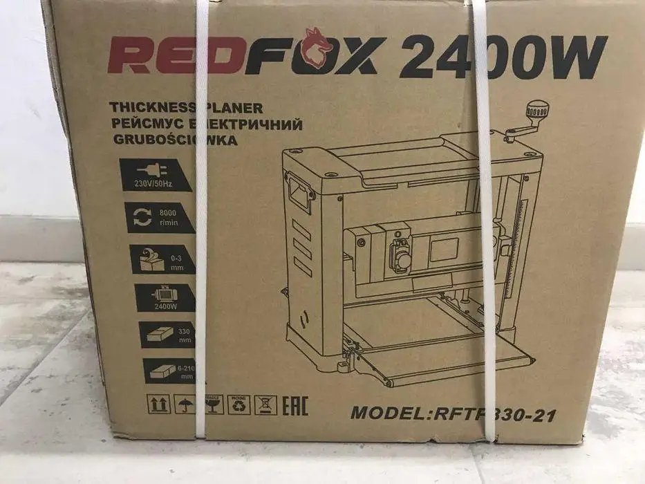 ФОТО КАРТИНКИ ЗОБРАЖЕННЯ Електричний рейсмусовий верстат для дерева REDFOX RFTP330-21 : 2400 Вт  портативний рейсмус РОЗДРІБ ОПТ ГУРТ ГУРТОМ ОПТОМ! З ЄВРОПИ! ЯКІСТЬ! Купити Львів Характеристики Ціна Оплата Доставка "БОГОДАР" ІНТЕРНЕТ-МАГАЗИН Огляд Рейтинг Порівняння Як вибрати Якісний