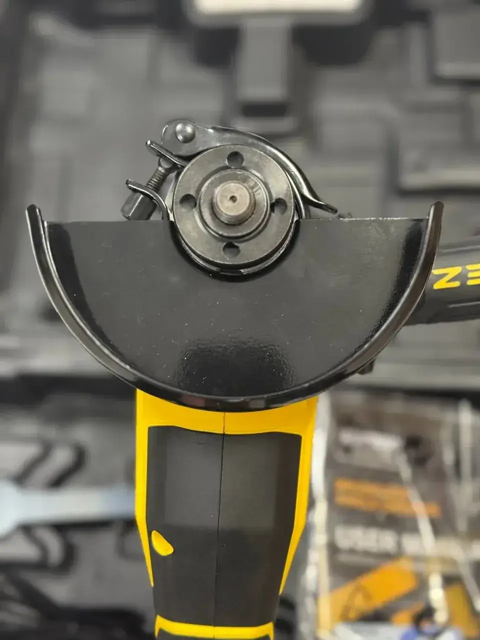 ФОТО КАРТИНКИ ЗОБРАЖЕННЯ Потужна кутова акумуляторна шліфмашина ZEGOR AGTG-21BL-125 (акум 21V 4.0Ah 1шт і зп) (Серія Tiger) РОЗДРІБ ОПТ ГУРТ ГУРТОМ ОПТОМ! З ЄВРОПИ! ЯКІСТЬ! Купити Львів Характеристики Ціна Оплата Доставка "БОГОДАР" ІНТЕРНЕТ-МАГАЗИН Огляд Рейтинг Порівняння Як вибрати Якісний