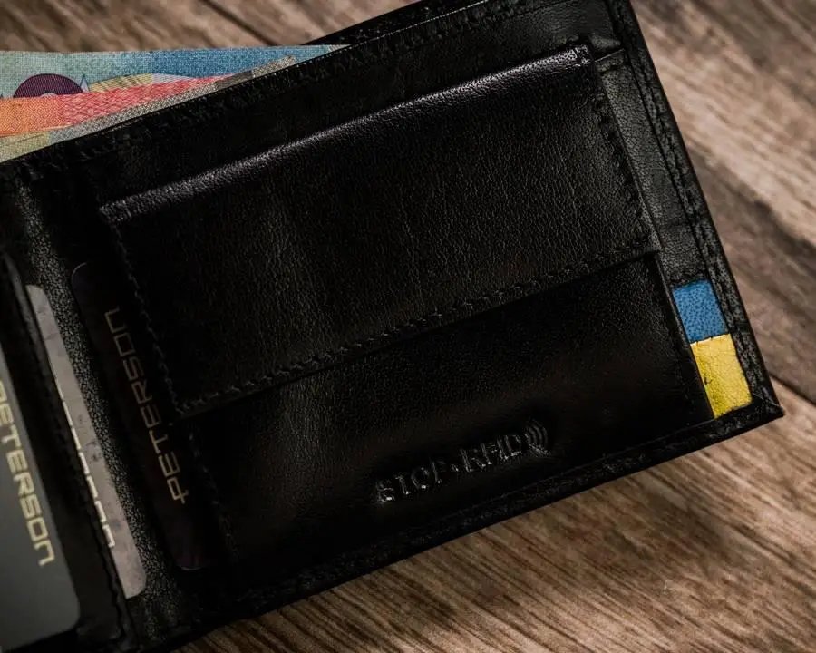 ФОТО КАРТИНКИ ЗОБРАЖЕННЯ Горизонтальне шкіряне портмоне чорне PETERSON у подарунковій коробці 1517PUPUABL РОЗДРІБ ОПТ ГУРТ ГУРТОМ ОПТОМ! З ЄВРОПИ! ЯКІСТЬ! Купити Львів Характеристики Ціна Оплата Доставка "БОГОДАР" ІНТЕРНЕТ-МАГАЗИН Огляд Рейтинг Порівняння Як вибрати Якісний