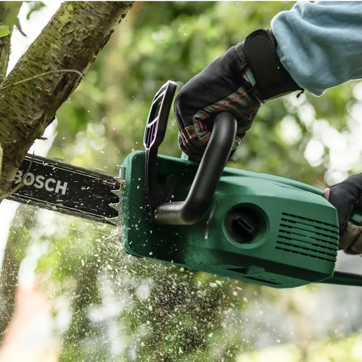 ФОТО КАРТИНКИ ЗОБРАЖЕННЯ Потужна електрична ланцюгова пила BOSCH UniversalChain 40 : 1800Вт, довжина шина 40 см (06008B8402) РОЗДРІБ ОПТ ГУРТ ГУРТОМ ОПТОМ! З ЄВРОПИ! ЯКІСТЬ! Купити Львів Характеристики Ціна Оплата Доставка "БОГОДАР" ІНТЕРНЕТ-МАГАЗИН Огляд Рейтинг Порівняння Як вибрати Якісний