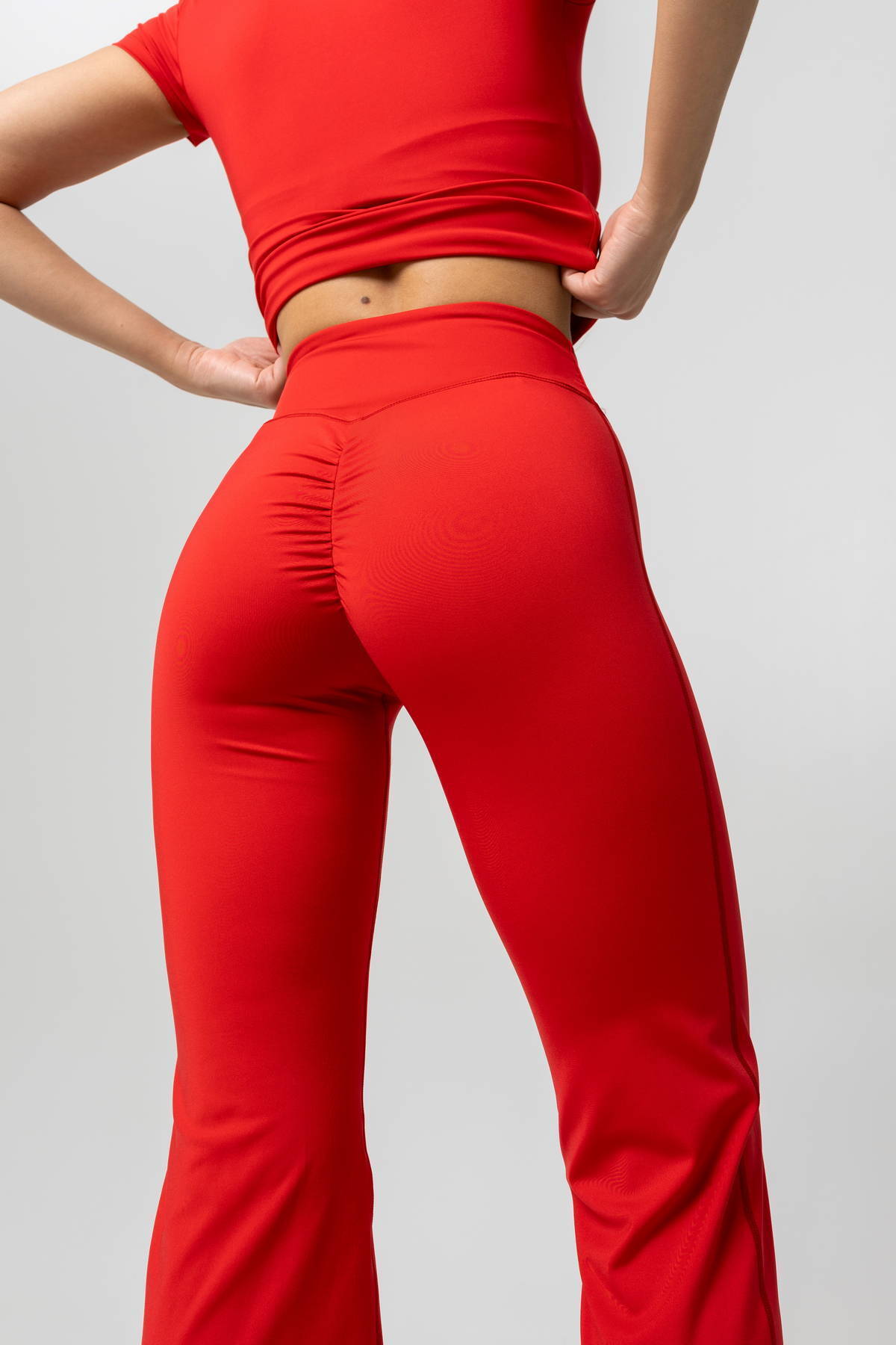 ФОТО КАРТИНКИ ЗОБРАЖЕННЯ Жіночі спортивні легінси-кльош Push-Up TOTALFIT E18-I4-L L Червоний РОЗДРІБ ОПТ ГУРТ ГУРТОМ ОПТОМ! З ЄВРОПИ! ЯКІСТЬ! Купити Львів Характеристики Ціна Оплата Доставка "БОГОДАР" ІНТЕРНЕТ-МАГАЗИН Огляд Рейтинг Порівняння Як вибрати Якісний