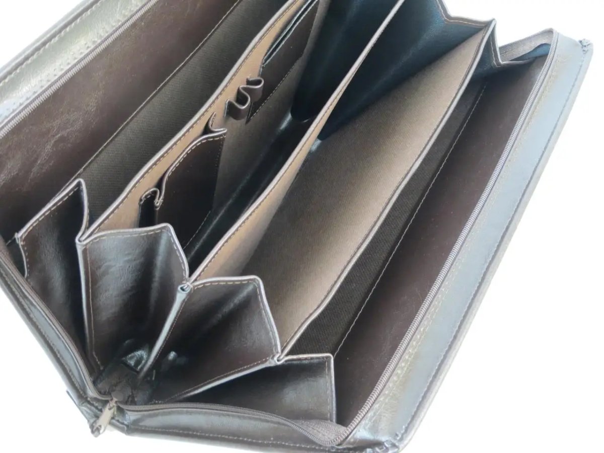 ФОТО КАРТИНКИ ЗОБРАЖЕННЯ Папка-портфель Jpb із шкірозамінника коричнева AK-10 brown РОЗДРІБ ОПТ ГУРТ ГУРТОМ ОПТОМ! З ЄВРОПИ! ЯКІСТЬ! Купити Львів Характеристики Ціна Оплата Доставка "БОГОДАР" ІНТЕРНЕТ-МАГАЗИН Огляд Рейтинг Порівняння Як вибрати Якісний