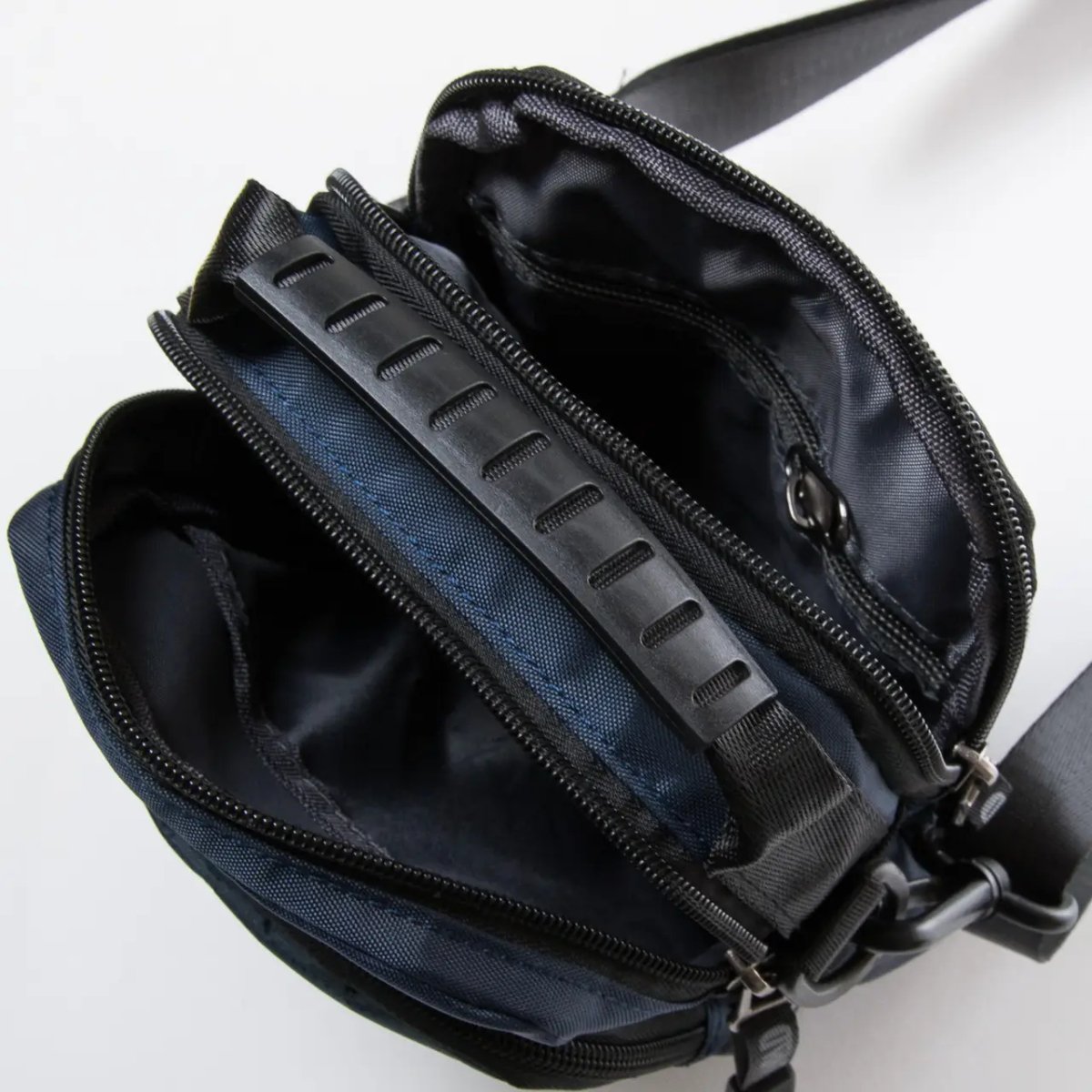 ФОТО КАРТИНКИ ЗОБРАЖЕННЯ Чоловіча сумка LANPAD синя LAN82005 blue РОЗДРІБ ОПТ ГУРТ ГУРТОМ ОПТОМ! З ЄВРОПИ! ЯКІСТЬ! Купити Львів Характеристики Ціна Оплата Доставка "БОГОДАР" ІНТЕРНЕТ-МАГАЗИН Огляд Рейтинг Порівняння Як вибрати Якісний