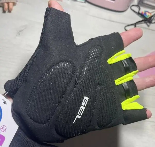 ФОТО КАРТИНКИ ЗОБРАЖЕННЯ Рукавички для спорту, велорукавички з гелевими вставками Crivit чорні з салатовим IAN417713 yellow РОЗДРІБ ОПТ ГУРТ ГУРТОМ ОПТОМ! З ЄВРОПИ! ЯКІСТЬ! Купити Львів Характеристики Ціна Оплата Доставка "БОГОДАР" ІНТЕРНЕТ-МАГАЗИН Огляд Рейтинг Порівняння Як вибрати Якісний