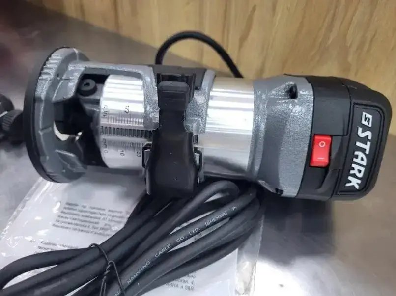 ФОТО КАРТИНКИ ЗОБРАЖЕННЯ Потужний фрезер мережевий STARK ER-80A : 800 Вт, 6-8мм цанга, 33000 об/мин  (250008000) РОЗДРІБ ОПТ ГУРТ ГУРТОМ ОПТОМ! З ЄВРОПИ! ЯКІСТЬ! Купити Львів Характеристики Ціна Оплата Доставка "БОГОДАР" ІНТЕРНЕТ-МАГАЗИН Огляд Рейтинг Порівняння Як вибрати Якісний