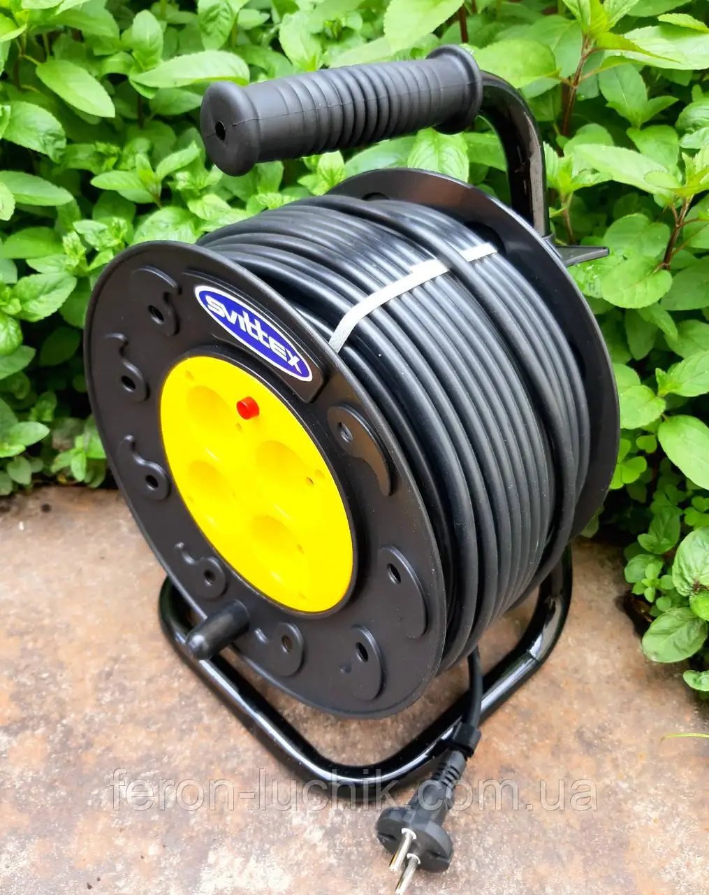 ФОТО КАРТИНКИ ЗОБРАЖЕННЯ Якісний подовжувач на катушці для саду з термозахистом SVITTEX SV-007 : 50м 2х1,5мм електричний подовжувач РОЗДРІБ ОПТ ГУРТ ГУРТОМ ОПТОМ! З ЄВРОПИ! ЯКІСТЬ! Купити Львів Характеристики Ціна Оплата Доставка "БОГОДАР" ІНТЕРНЕТ-МАГАЗИН Огляд Рейтинг Порівняння Як вибрати Якісний