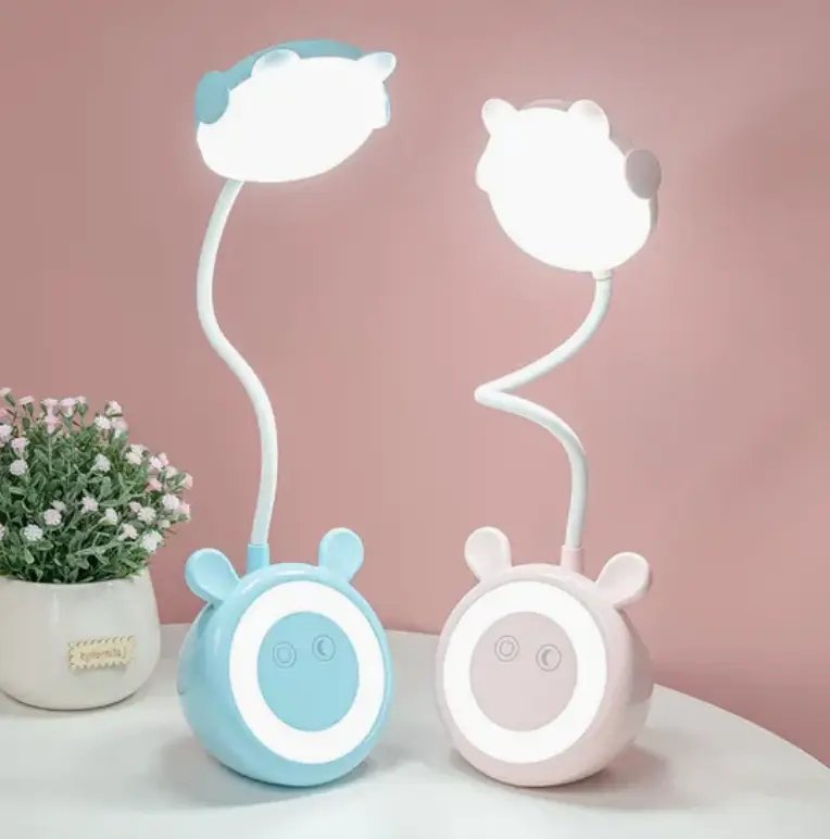 ФОТО КАРТИНКИ ЗОБРАЖЕННЯ Настільна лампа акумуляторний PL-D323L (1947) РОЗДРІБ ОПТ ГУРТ ГУРТОМ ОПТОМ! З ЄВРОПИ! ЯКІСТЬ! Купити Львів Характеристики Ціна Оплата Доставка "БОГОДАР" ІНТЕРНЕТ-МАГАЗИН Огляд Рейтинг Порівняння Як вибрати Якісний