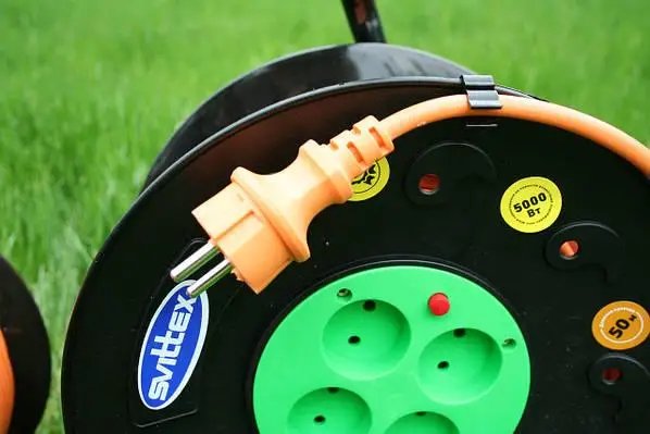 ФОТО КАРТИНКИ ЗОБРАЖЕННЯ Якісний подовжувач на катушці для саду з термозахистом SVITTEX SV-021 : 50м 2х2,5мм електричний подовжувач РОЗДРІБ ОПТ ГУРТ ГУРТОМ ОПТОМ! З ЄВРОПИ! ЯКІСТЬ! Купити Львів Характеристики Ціна Оплата Доставка "БОГОДАР" ІНТЕРНЕТ-МАГАЗИН Огляд Рейтинг Порівняння Як вибрати Якісний