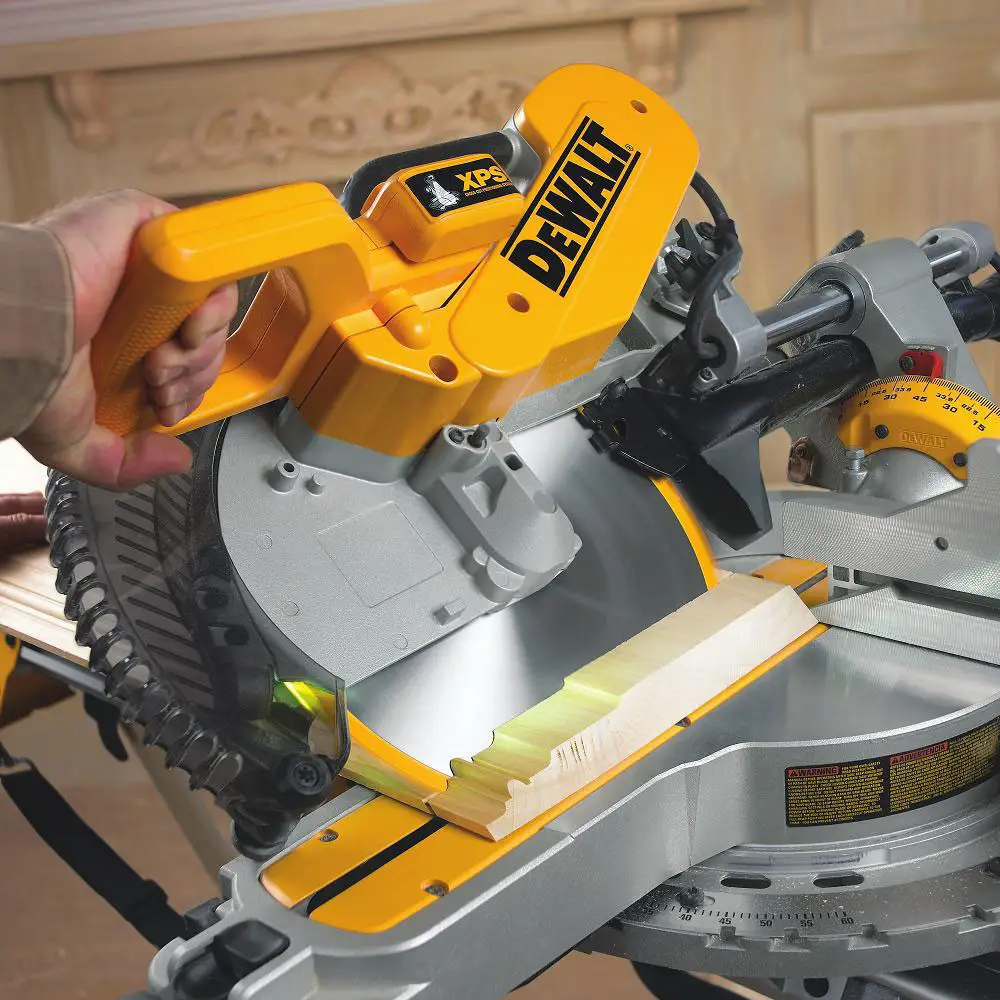 ФОТО КАРТИНКИ ЗОБРАЖЕННЯ Ручна настільна торцювальна пила по дереву DEWALT DWS780 : 1675 Вт, глибина різу 112мм, круг 305 мм РОЗДРІБ ОПТ ГУРТ ГУРТОМ ОПТОМ! З ЄВРОПИ! ЯКІСТЬ! Купити Львів Характеристики Ціна Оплата Доставка "БОГОДАР" ІНТЕРНЕТ-МАГАЗИН Огляд Рейтинг Порівняння Як вибрати Якісний