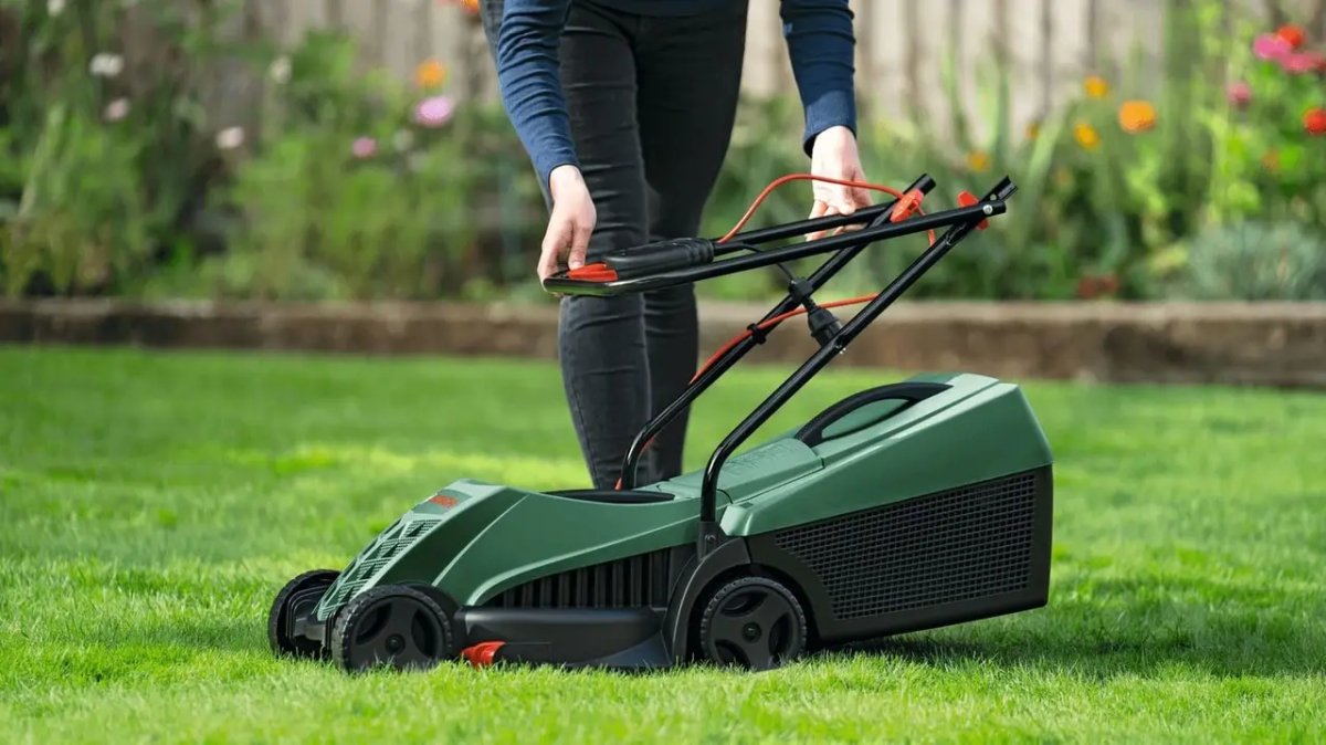 ФОТО КАРТИНКИ ЗОБРАЖЕННЯ Потужна газонокосарка електрична BOSCH EasyRotak 32-205 : 1.2 кВт, ширина захвата 32 см (06008A6300) РОЗДРІБ ОПТ ГУРТ ГУРТОМ ОПТОМ! З ЄВРОПИ! ЯКІСТЬ! Купити Львів Характеристики Ціна Оплата Доставка "БОГОДАР" ІНТЕРНЕТ-МАГАЗИН Огляд Рейтинг Порівняння Як вибрати Якісний