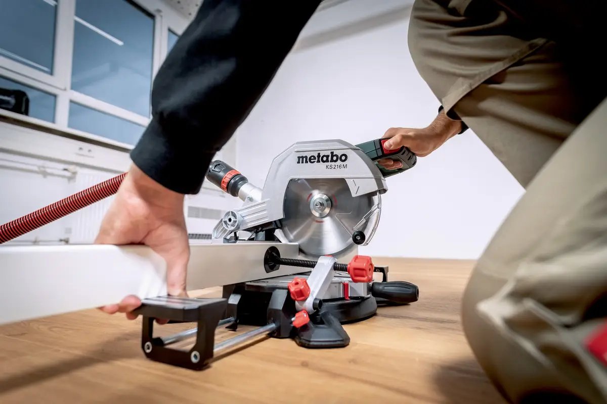 ФОТО КАРТИНКИ ЗОБРАЖЕННЯ Професійна торцювальна пила METABO KS 216 M NEW : 1350 Вт, диск 216 x 30 мм 610216000 РОЗДРІБ ОПТ ГУРТ ГУРТОМ ОПТОМ! З ЄВРОПИ! ЯКІСТЬ! Купити Львів Характеристики Ціна Оплата Доставка "БОГОДАР" ІНТЕРНЕТ-МАГАЗИН Огляд Рейтинг Порівняння Як вибрати Якісний