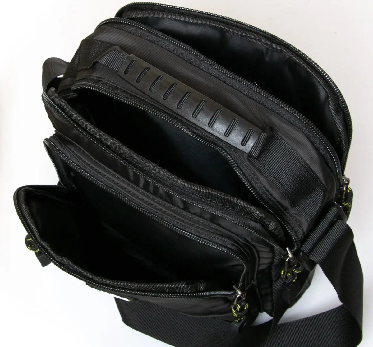 ФОТО КАРТИНКИ ЗОБРАЖЕННЯ Чоловіча наплічна сумка, планшетка LANPAD чорна LAN82058 black РОЗДРІБ ОПТ ГУРТ ГУРТОМ ОПТОМ! З ЄВРОПИ! ЯКІСТЬ! Купити Львів Характеристики Ціна Оплата Доставка "БОГОДАР" ІНТЕРНЕТ-МАГАЗИН Огляд Рейтинг Порівняння Як вибрати Якісний