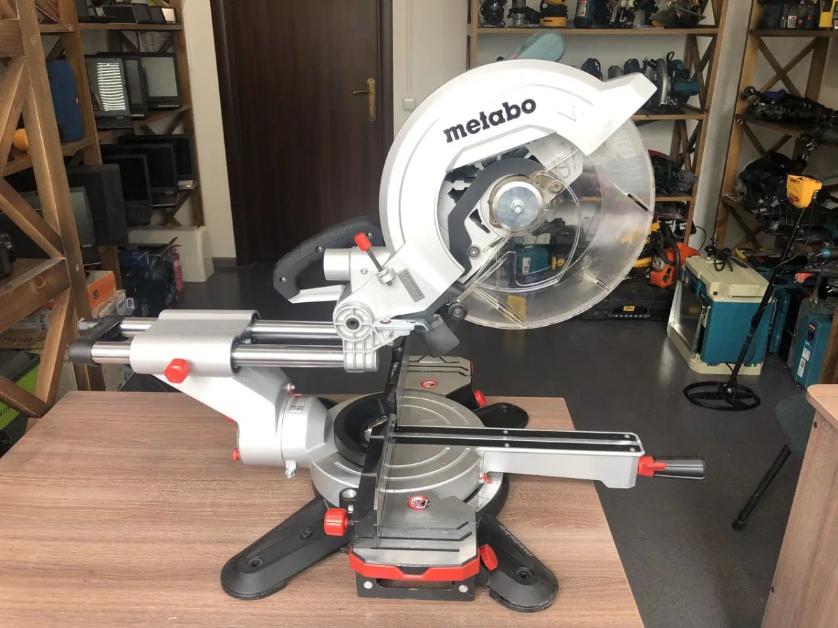 ФОТО КАРТИНКИ ЗОБРАЖЕННЯ Пила торцювальна METABO KGS 305 M (619305000) РОЗДРІБ ОПТ ГУРТ ГУРТОМ ОПТОМ! З ЄВРОПИ! ЯКІСТЬ! Купити Львів Характеристики Ціна Оплата Доставка "БОГОДАР" ІНТЕРНЕТ-МАГАЗИН Огляд Рейтинг Порівняння Як вибрати Якісний