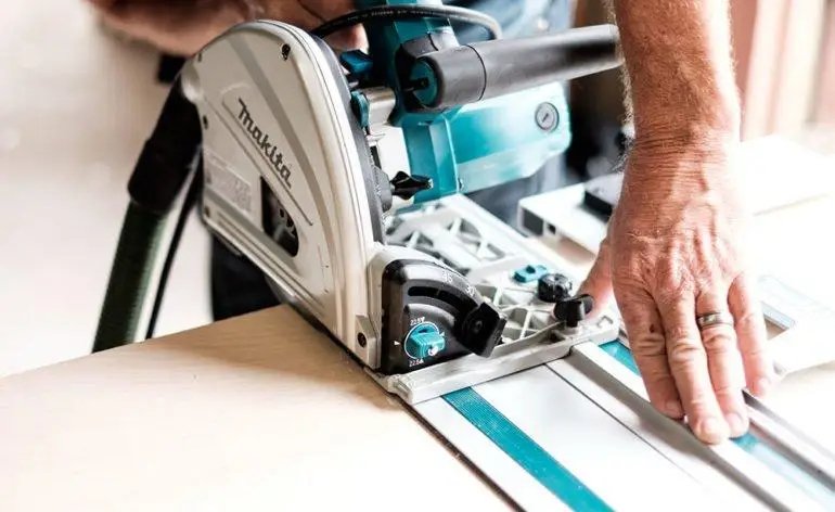 ФОТО КАРТИНКИ ЗОБРАЖЕННЯ Професійна ручна заглибна дискова пила MAKITA SP 6000J : 1300 Вт, 165мм, 55мм глибини погружна в кейсі + лінійка 1.5м РОЗДРІБ ОПТ ГУРТ ГУРТОМ ОПТОМ! З ЄВРОПИ! ЯКІСТЬ! Купити Львів Характеристики Ціна Оплата Доставка "БОГОДАР" ІНТЕРНЕТ-МАГАЗИН Огляд Рейтинг Порівняння Як вибрати Якісний
