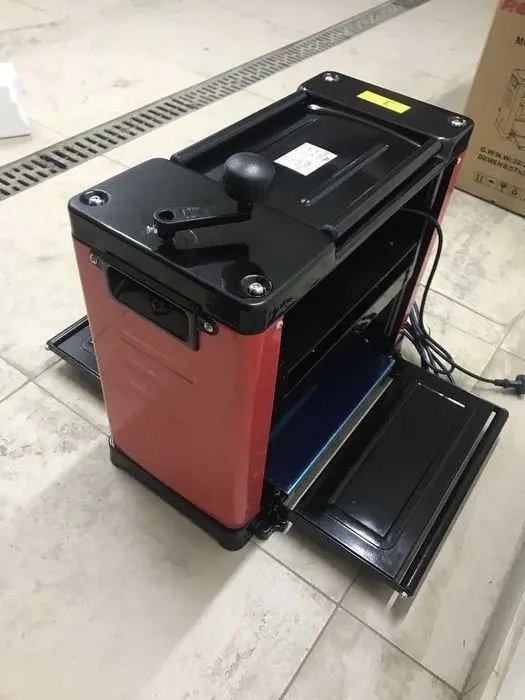 ФОТО КАРТИНКИ ЗОБРАЖЕННЯ Електричний рейсмусовий верстат для дерева REDFOX RFTP330-21 : 2400 Вт  портативний рейсмус РОЗДРІБ ОПТ ГУРТ ГУРТОМ ОПТОМ! З ЄВРОПИ! ЯКІСТЬ! Купити Львів Характеристики Ціна Оплата Доставка "БОГОДАР" ІНТЕРНЕТ-МАГАЗИН Огляд Рейтинг Порівняння Як вибрати Якісний