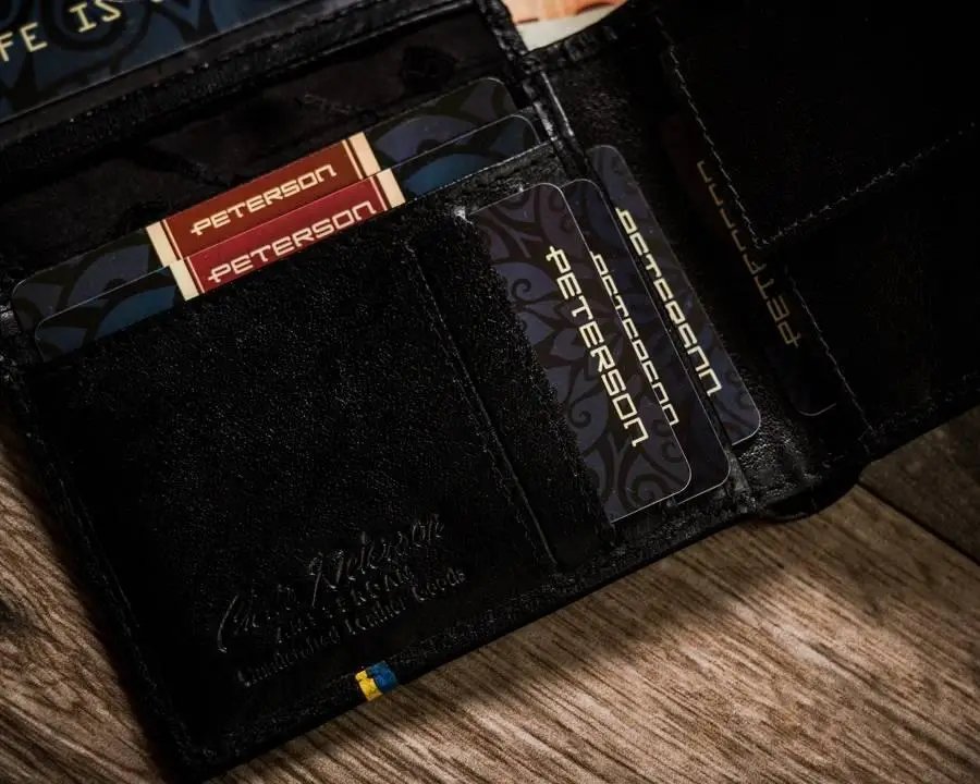 ФОТО КАРТИНКИ ЗОБРАЖЕННЯ Горизонтальне шкіряне портмоне чорне PETERSON у подарунковій коробці 1517PUPUABL РОЗДРІБ ОПТ ГУРТ ГУРТОМ ОПТОМ! З ЄВРОПИ! ЯКІСТЬ! Купити Львів Характеристики Ціна Оплата Доставка "БОГОДАР" ІНТЕРНЕТ-МАГАЗИН Огляд Рейтинг Порівняння Як вибрати Якісний