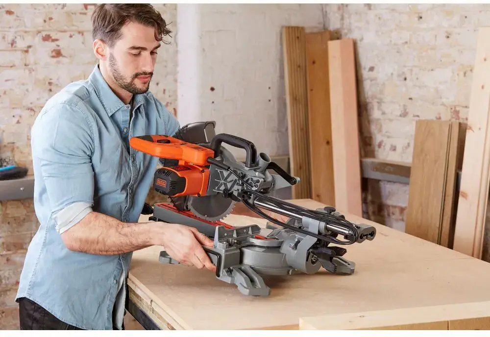 ФОТО КАРТИНКИ ЗОБРАЖЕННЯ Професійна пила торцювальна мережева BLACK+DECKER BES710 : 2100 Вт, диск 254х30 мм, 5200 об/хв РОЗДРІБ ОПТ ГУРТ ГУРТОМ ОПТОМ! З ЄВРОПИ! ЯКІСТЬ! Купити Львів Характеристики Ціна Оплата Доставка "БОГОДАР" ІНТЕРНЕТ-МАГАЗИН Огляд Рейтинг Порівняння Як вибрати Якісний