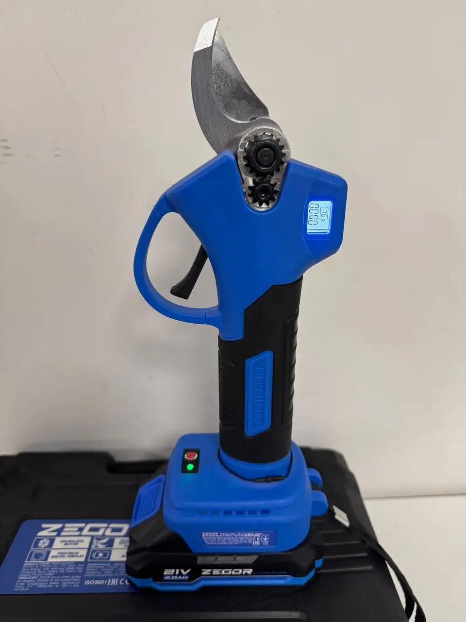 ФОТО КАРТИНКИ ЗОБРАЖЕННЯ Потужний секатор акумуляторний ZEGOR ESAX-21BL-28 (1акум.21В 2Аг/зарядний) РОЗДРІБ ОПТ ГУРТ ГУРТОМ ОПТОМ! З ЄВРОПИ! ЯКІСТЬ! Купити Львів Характеристики Ціна Оплата Доставка "БОГОДАР" ІНТЕРНЕТ-МАГАЗИН Огляд Рейтинг Порівняння Як вибрати Якісний