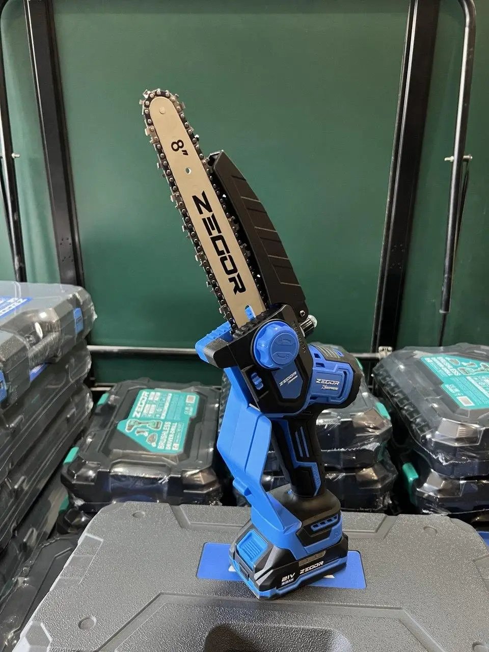 ФОТО КАРТИНКИ ЗОБРАЖЕННЯ Пила ланцюгова акумуляторна ZEGOR CSAX-21BL-8 (акум 21V 2.0Ah і зарядка) РОЗДРІБ ОПТ ГУРТ ГУРТОМ ОПТОМ! З ЄВРОПИ! ЯКІСТЬ! Купити Львів Характеристики Ціна Оплата Доставка "БОГОДАР" ІНТЕРНЕТ-МАГАЗИН Огляд Рейтинг Порівняння Як вибрати Якісний